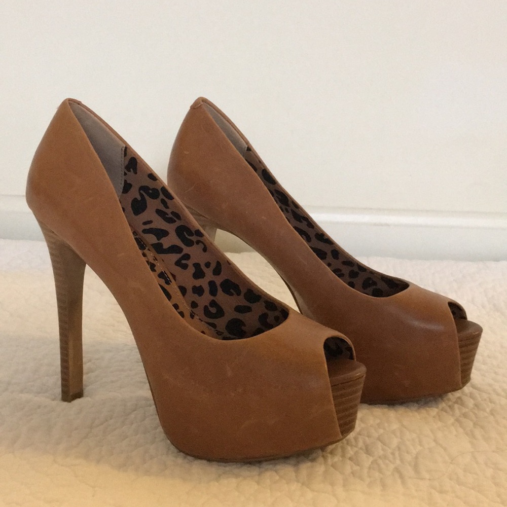 Jessica Simpson pumps